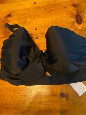 NWT Spf 50 plus Black Twisted Front Bikini Top only
